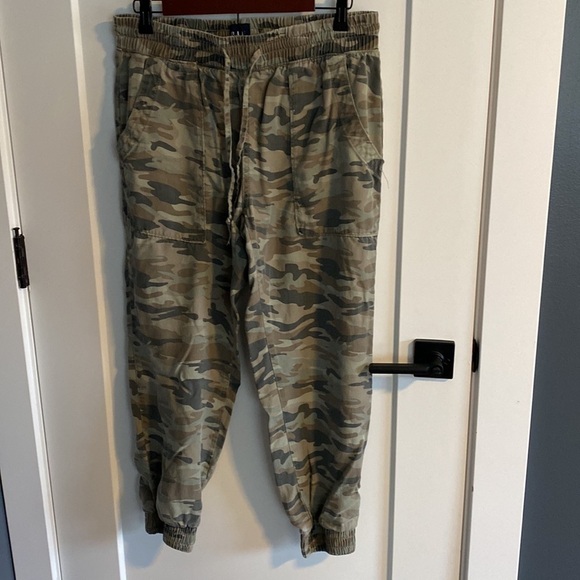 Gap Pull On Tencel Joggers Womens Size L Green Camo Elastic Drawcord Waist - Picture 3 of 13